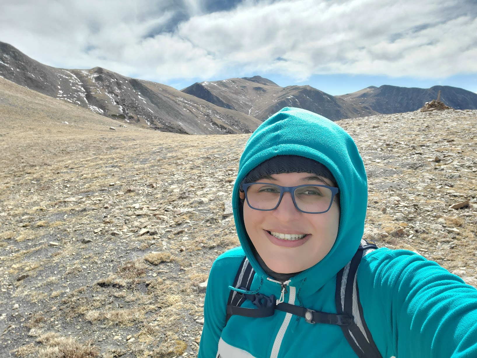 The author all bundled up, facing NNW. Black Powder Pass looms behind.